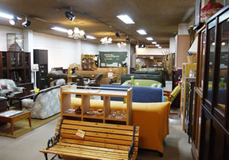 家具のコモリヤ店内２